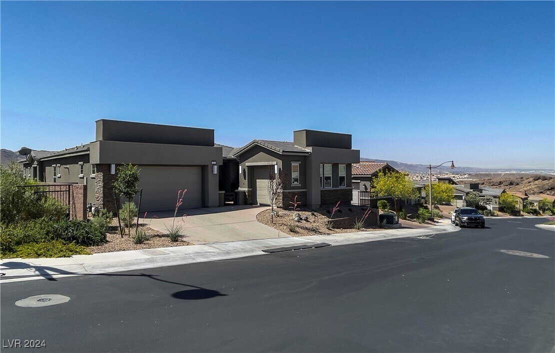 1 Via Stefano in Henderson, NV - Building Photo