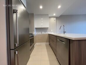 80 N Moore St in New York, NY - Building Photo - Building Photo