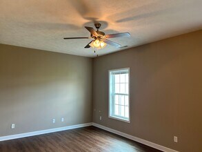 243 Moss View St in Bowling Green, KY - Foto de edificio - Building Photo