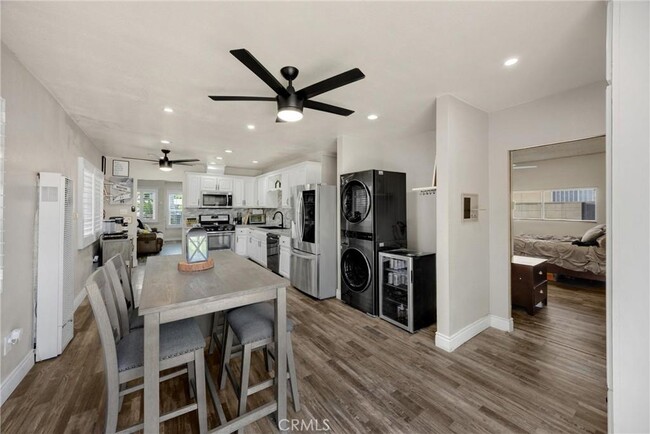 958 Magnolia Ave W in San Bernardino, CA - Foto de edificio - Building Photo