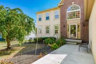 3902 River's Run Dr in Lewis Center, OH - Building Photo