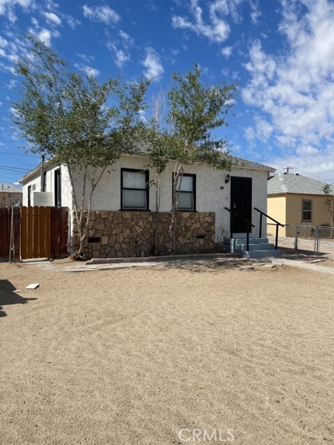 710 Nancy St in Barstow, CA - Building Photo