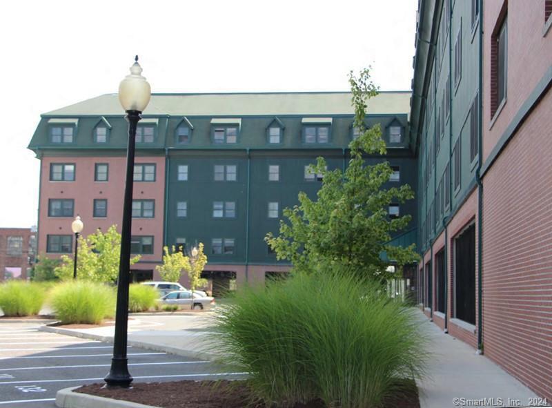 30 Crosby St-Unit -302 in Danbury, CT - Building Photo