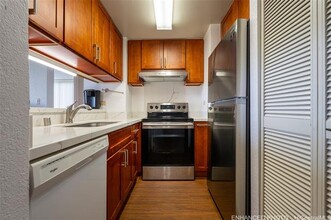 5333 Likini St in Honolulu, HI - Building Photo - Building Photo