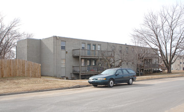 Bluejay Apartments in Lawrence, KS - Building Photo - Building Photo