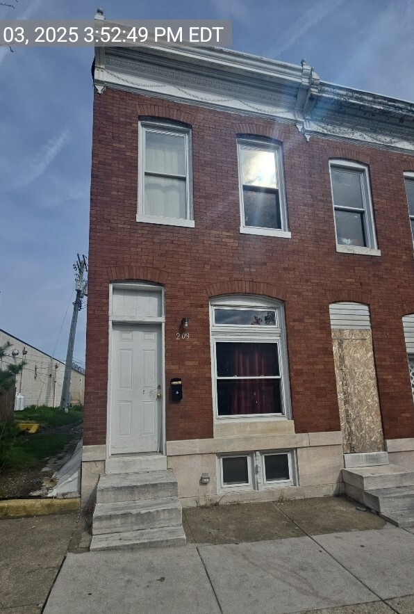 property at 209 N Ellwood Ave