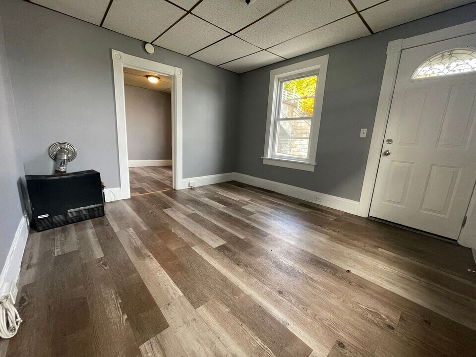 98 Columbia St-Unit -1 in Cohoes, NY - Building Photo
