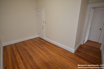 8 Egremont Rd, Unit 9 in Boston, MA - Building Photo - Building Photo