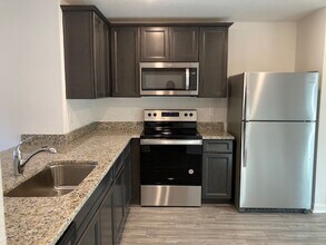 11 Ripcord Ln in Palm Coast, FL - Building Photo - Building Photo