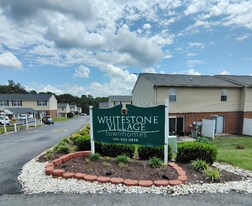 33 Fonda Dr in Lynchburg, VA - Building Photo