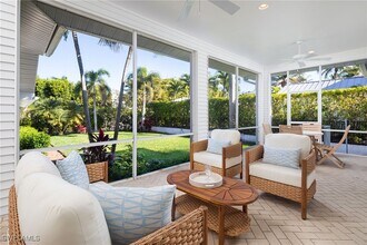 155 1st Ave S in Naples, FL - Building Photo - Building Photo