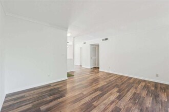72 Montre Square NW in Atlanta, GA - Building Photo - Building Photo