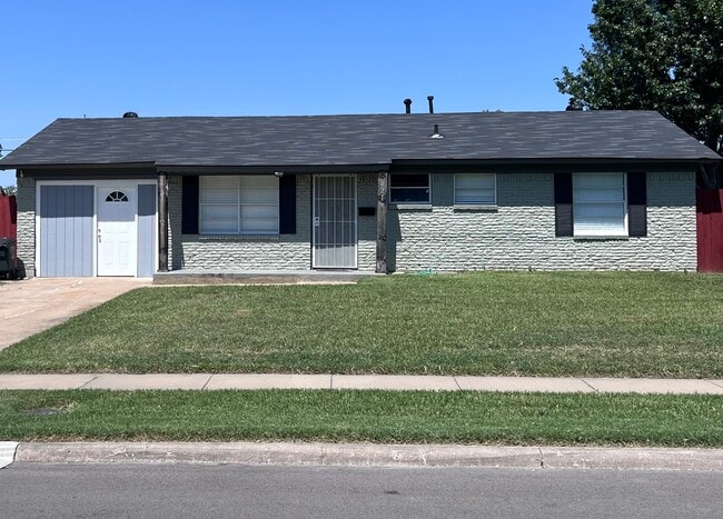 421 W Grubb Dr in Mesquite, TX - Building Photo - Building Photo