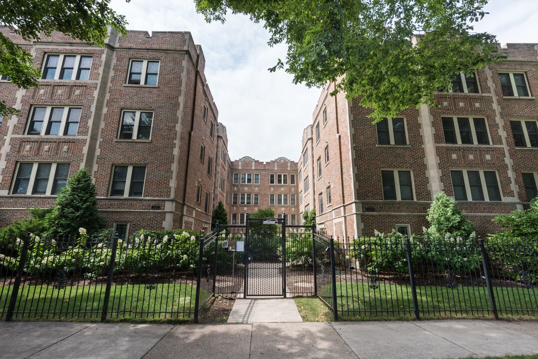 122-132 Callan Ave in Evanston, IL - Foto de edificio