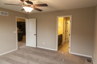 3612 Chardonnay Ct, Unit 0 in Normal, IL - Foto de edificio - Building Photo