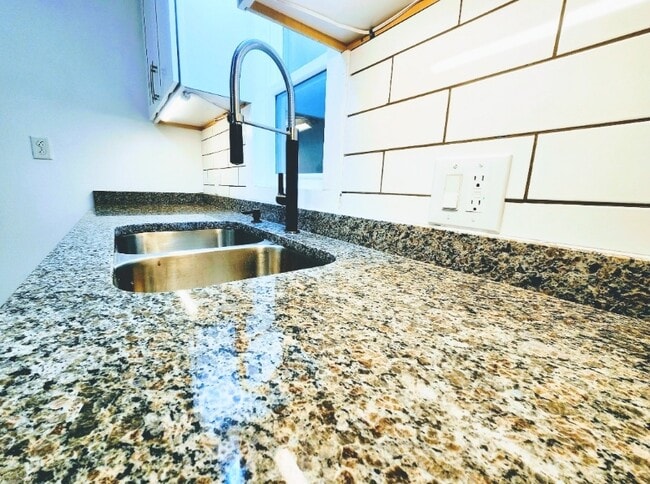 754 Chenango St, Unit #3 in Binghamton, NY - Foto de edificio - Building Photo