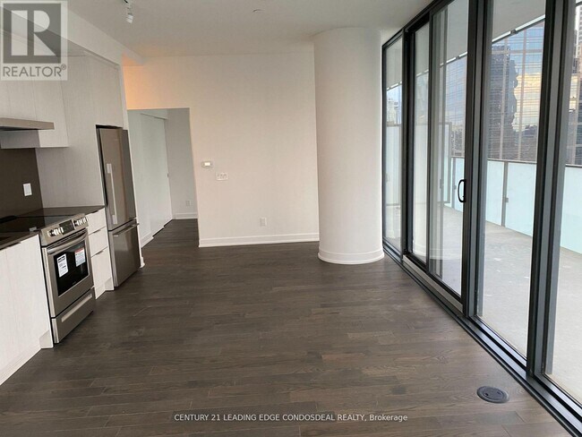 25-2525 Richmond St E in Toronto, ON - Building Photo - Building Photo