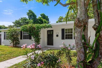 215 Grant Dr in Coral Gables, FL - Building Photo - Building Photo