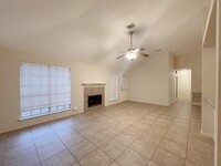 18623 Hiddenbay Way in Spring, TX - Foto de edificio - Building Photo