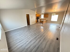 908 W Washington Ave in Union Gap, WA - Building Photo - Building Photo