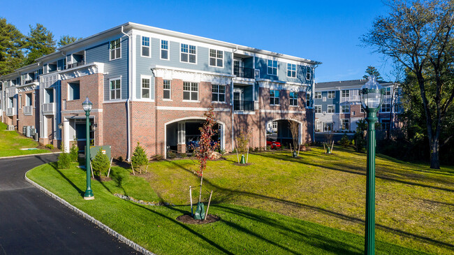 Berkeley Crossing in Berkeley Heights, NJ - Building Photo - Building Photo