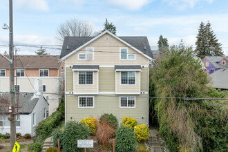 Collegiate Court in Seattle, WA - Building Photo - Building Photo