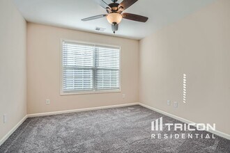922 Ashton Park Dr SW in Mableton, GA - Foto de edificio - Building Photo