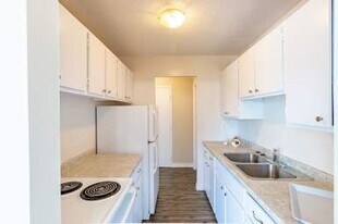 Lewis Court Apartments in Sault Ste Marie, ON - Building Photo