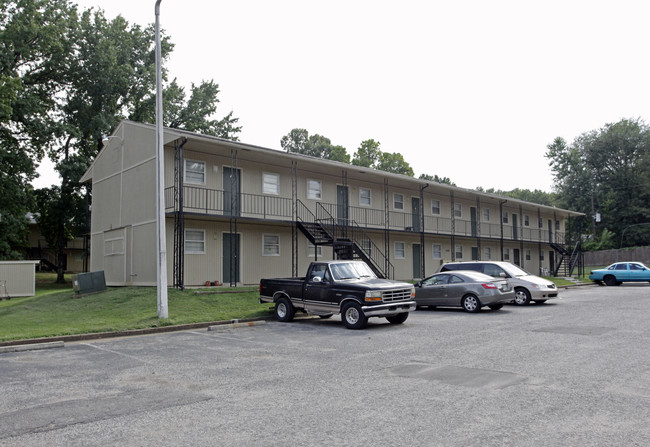 Whitehaven Oaks Apartments in Memphis, TN - Building Photo - Building Photo