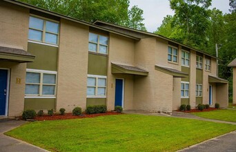 704 Washington Chapel Terrace Ct in Tuskegee, AL - Foto de edificio - Building Photo