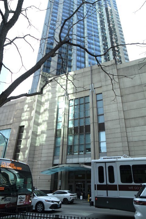 512 N McClurg Ct in Chicago, IL - Building Photo