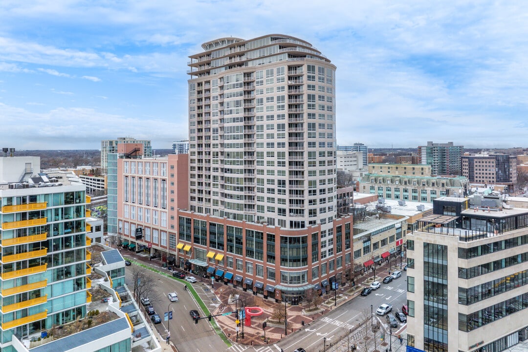 The Residences of Sherman Plaza in Evanston, IL - Building Photo