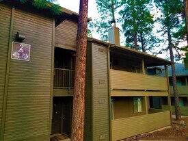 1385 W University Ave in Flagstaff, AZ - Building Photo