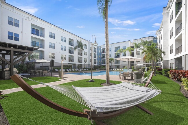 Millennium Westshore in Tampa, FL - Foto de edificio - Building Photo
