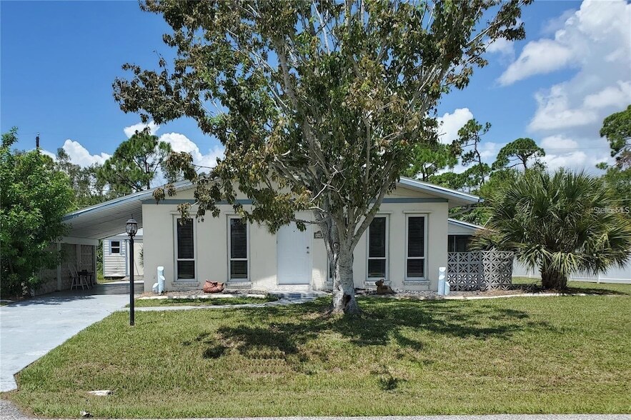 4477 Shady Ln in Port Charlotte, FL - Building Photo