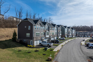 404 Greenwood Dr in Canonsburg, PA - Building Photo