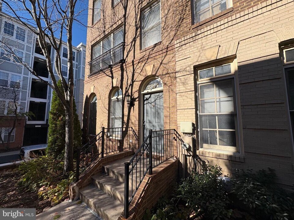 2324 Cobble Hill Terrace in Silver Spring, MD - Building Photo