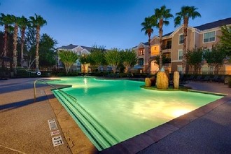 Estates at Fountain Lake in Stafford, TX - Foto de edificio - Building Photo