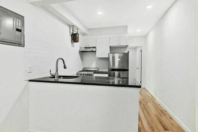 Two Bedroom Apartment UES in New York, NY - Building Photo - Building Photo