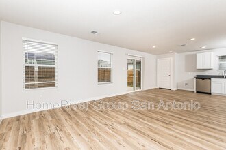 5327 Franklin Hls in Von Ormy, TX - Building Photo - Building Photo