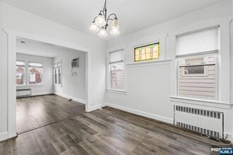 105 Van Riper Ave, Unit 1 in Clifton, NJ - Building Photo - Building Photo