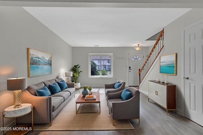 property at 7 Creek Rd