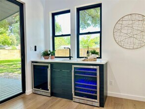 8619 Winding Walk in Austin, TX - Building Photo - Building Photo
