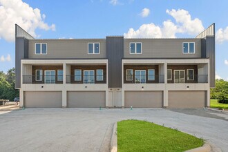 Razorback Row in Fayetteville, AR - Foto de edificio - Building Photo