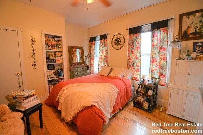 108 Myrtle St, Unit 3 in Boston, MA - Building Photo - Building Photo