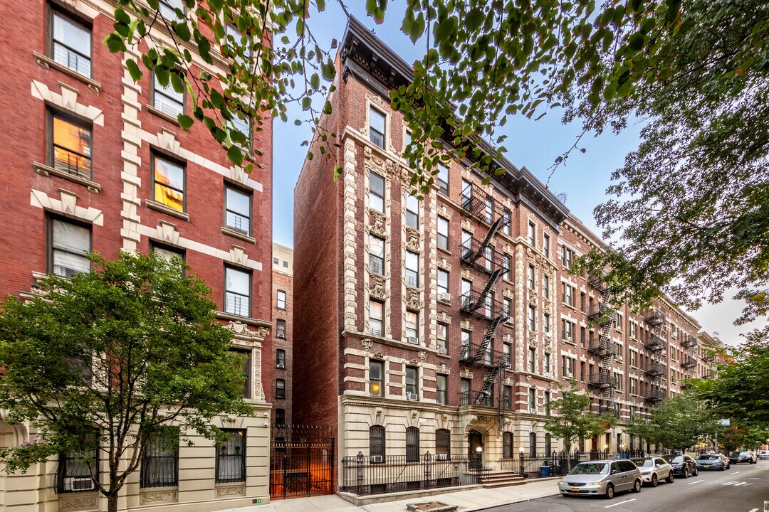 53 E 97th St in New York, NY - Building Photo