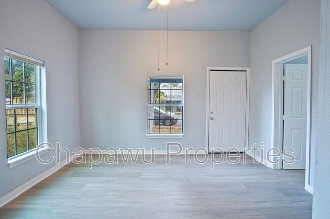 1412 Hays St in San Antonio, TX - Building Photo - Building Photo