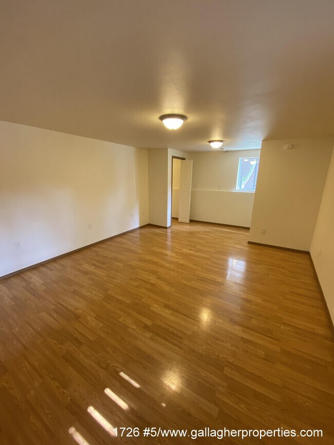 1726 NW 62nd St in Seattle, WA - Foto de edificio - Building Photo