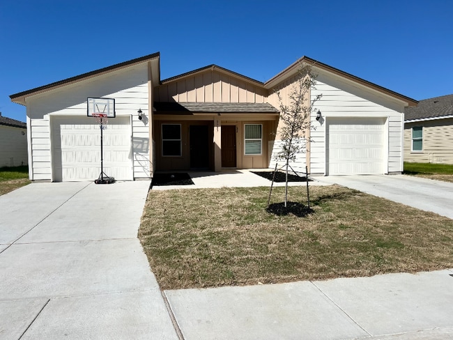 3515 Gaby Path in San Antonio, TX - Building Photo - Building Photo