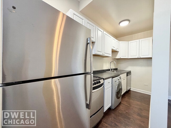 3350 N Marshfield Ave, Unit 102 in Chicago, IL - Building Photo - Building Photo